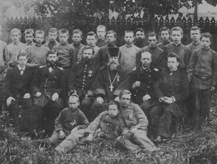 Гимназия Клин и прадед (в центре), 1903 г