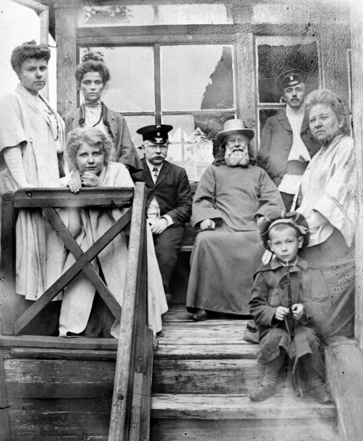 П.И. и его семья (Клин 1910)