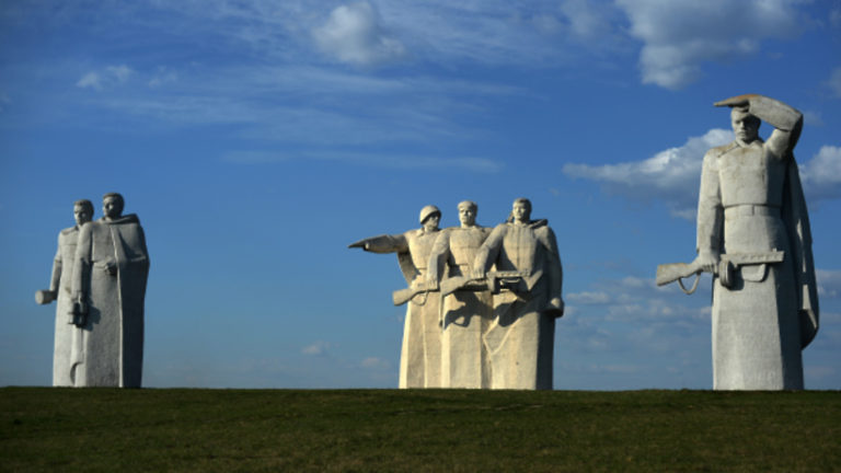 Волоколамск и Дмитров вошли в топ‑10 популярных древних городов воинской славы