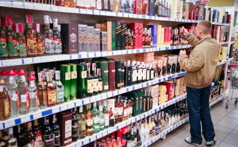Минздрав РФ поддержал сокращение «алкогольного» времени