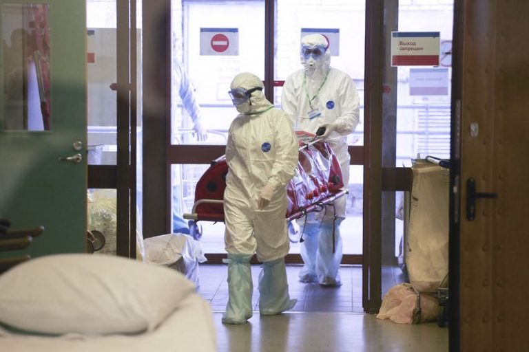 За сутки в России коронавирус обнаружен почти у 9 тысяч человек