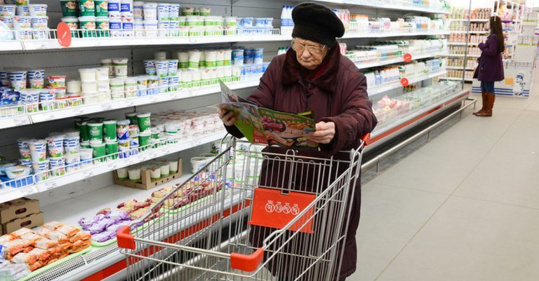 Торговые сети вводят почасовой режим посещения своих магазинов пожилыми людьми