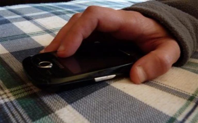 В Клину полицейские раскрыли кражу мобильного телефона