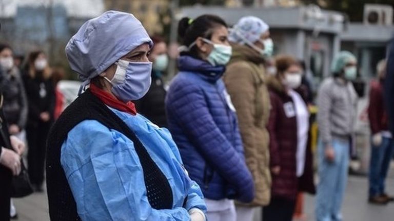 В Турции запретили продажу медицинских масок