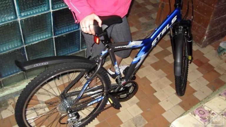В Химках переодетый в девушку парень украл велосипед
