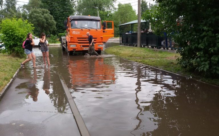 Клин Московской области. Затопление дороги