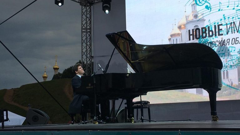 В Дмитрове проходит сольный благотворительный концерт Дениса Мацуева