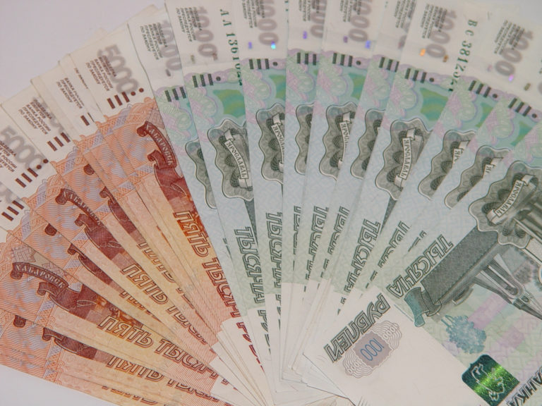 купюры; бумажные деньги; рубли; денежный веер