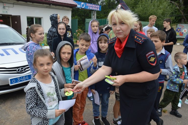 В Клину госавтоинспекторы провели урок безопасности для детей, прибывших из ЛНР и ДНР