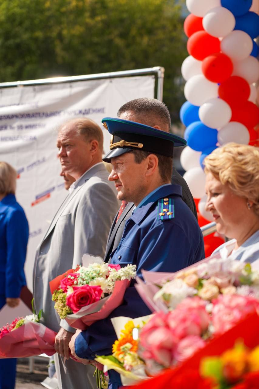 Клинский городской прокурор принял участие в торжественной линейке МОУ ЛИЦЕЙ  № 10, посвященной Дню знаний | 13.09.2023 | Клин - БезФормата