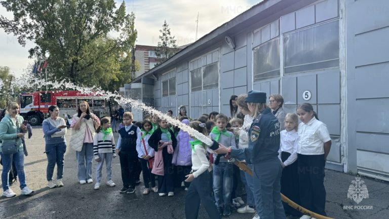 Лицеисты Солнечногорска познакомились с пожарными