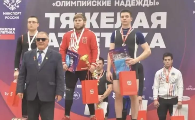 Тяжелая атлетика. Занял призовое место